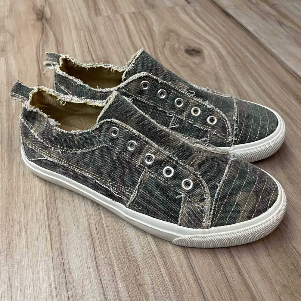 Corkys Babalu Size 7 Camo Sneakers - Picture 8 of 8